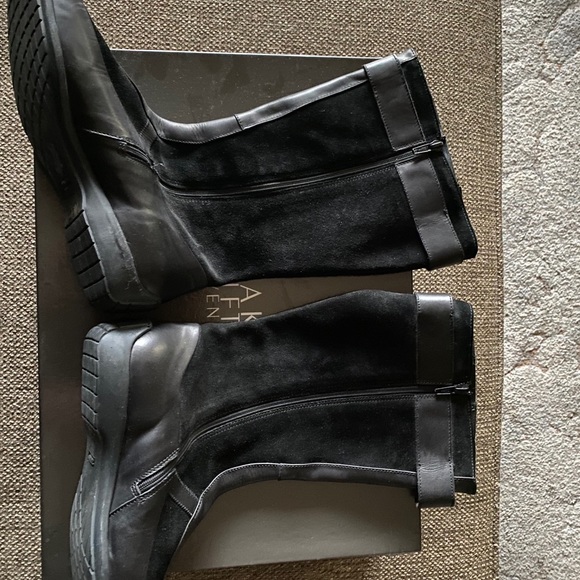 Vintage Saks Fifth Avenue Boots - Picture 4 of 6